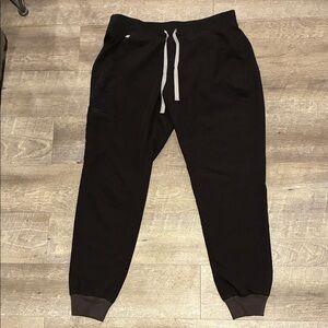 Figs woman's medium black jogger scrub pants